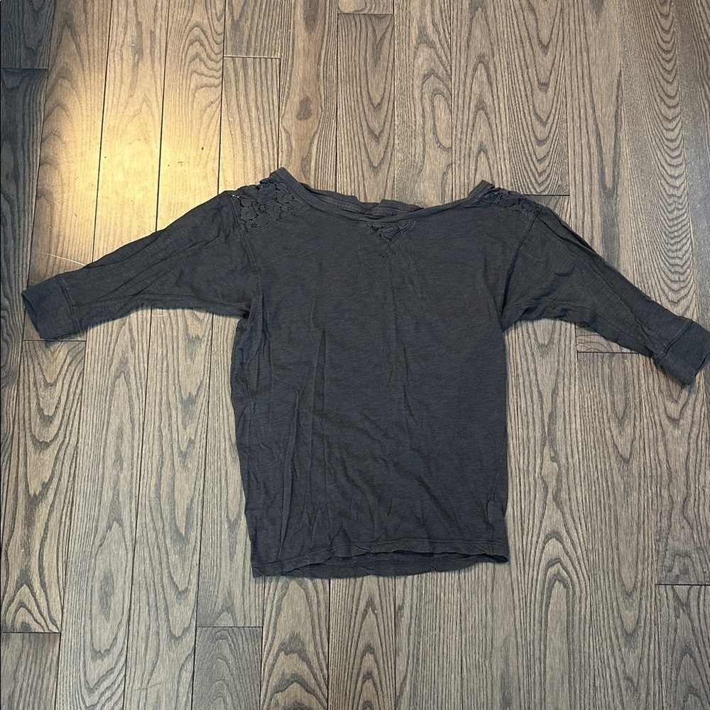 DARK GRAY LONG SLEEVE AMERICAN EAGLE LACE SHOULDER TOP